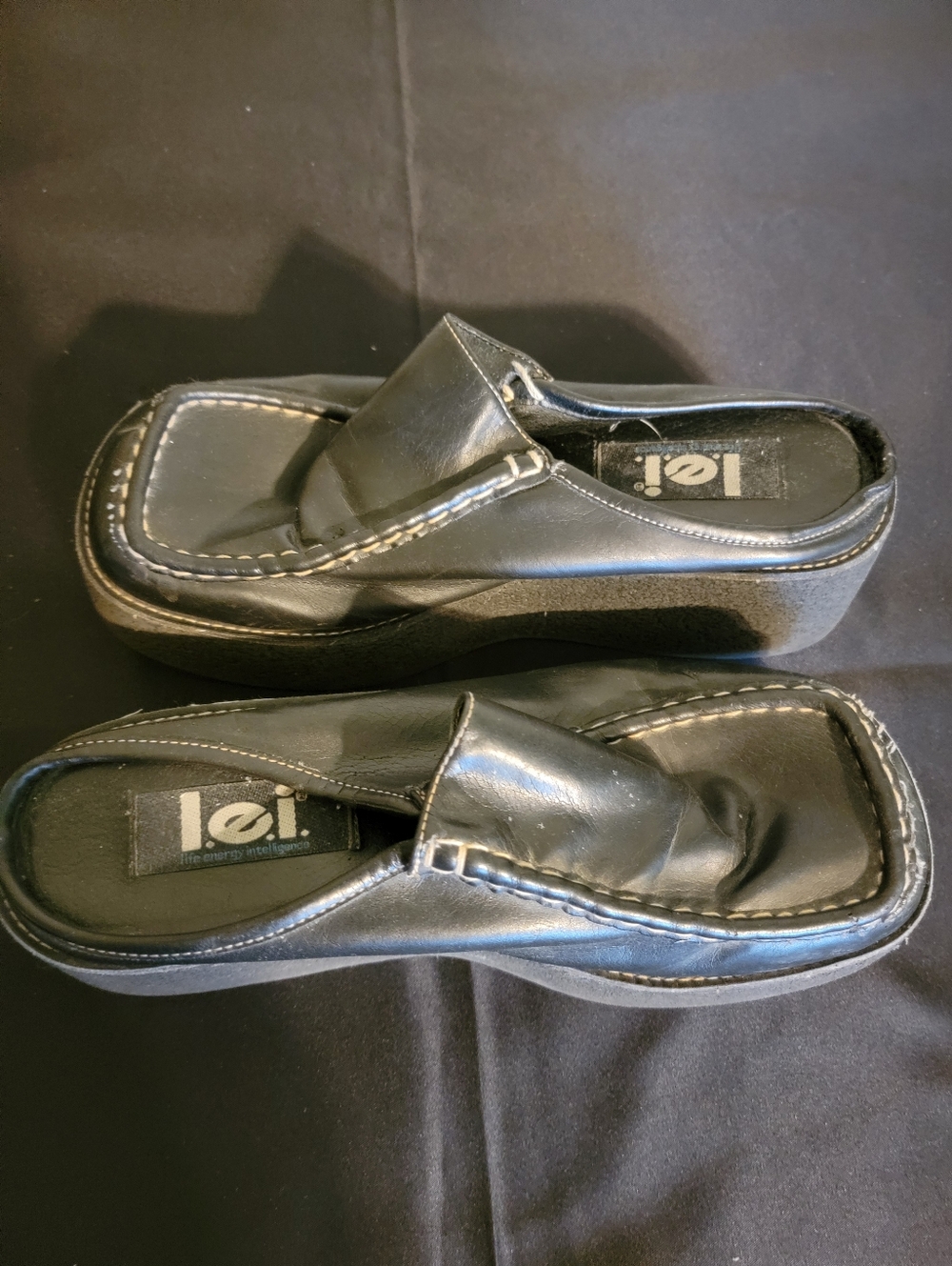 lei Black Leather Platform Mules with Contrast Stitching - Picture 5 of 7
